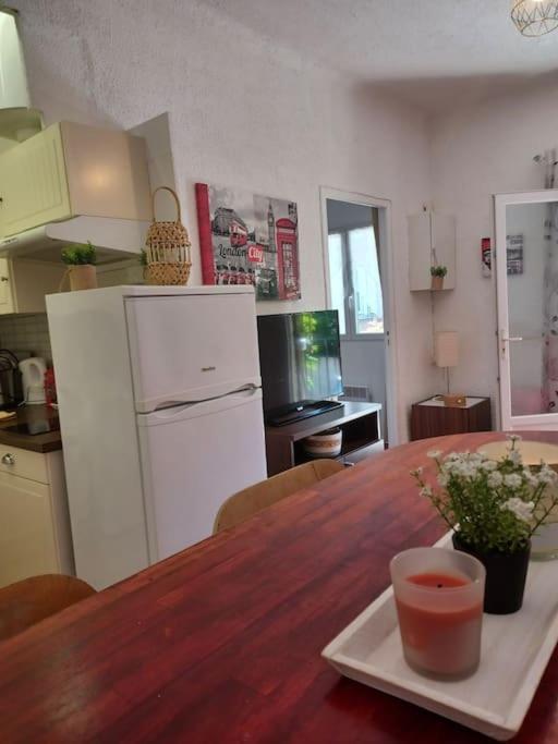 Paisible Appart Sur Cour, Parking, Perier Apartment Marseilles